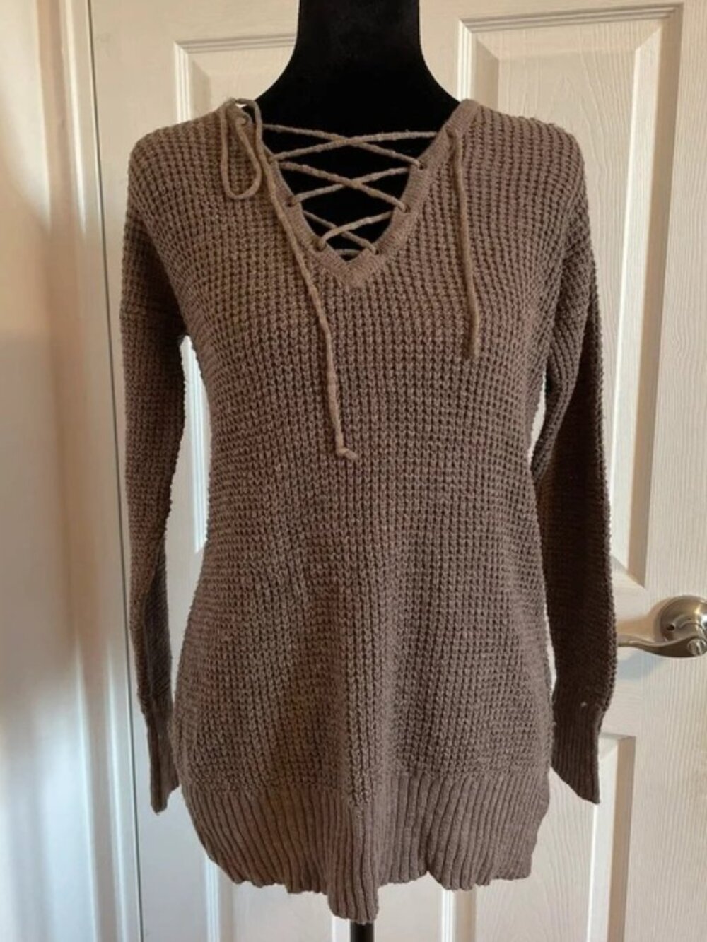 American Eagle V-Neck Knit Sweater XS